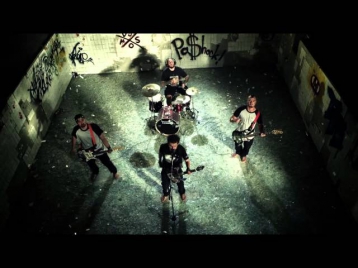 Noize MC - Бассейн (Official Music Video)